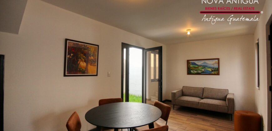 J137 – House in a residential area in Ciudad Vieja