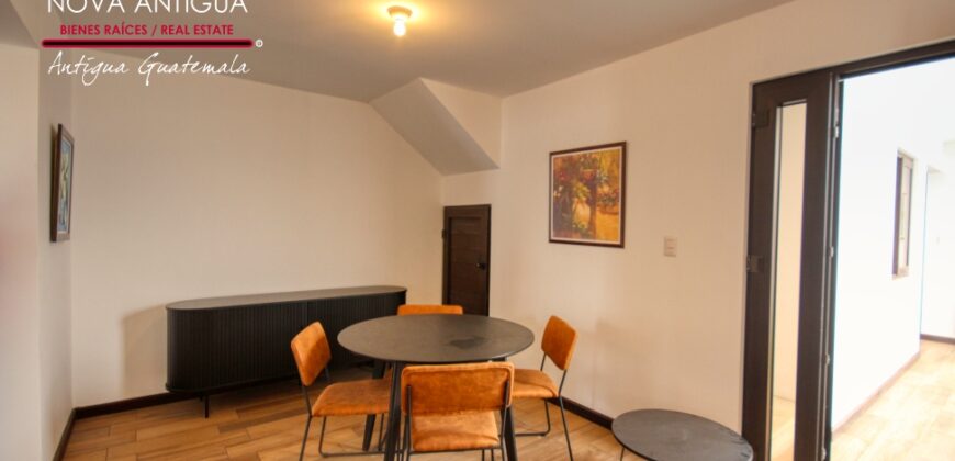 J137 – House in a residential area in Ciudad Vieja