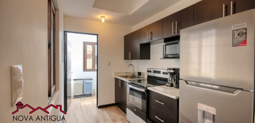 J137 – House in a residential area in Ciudad Vieja