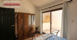 J137 – House in a residential area in Ciudad Vieja