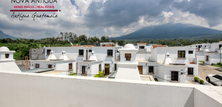 J137 – Casa en residencial en el area de Ciudad vieja