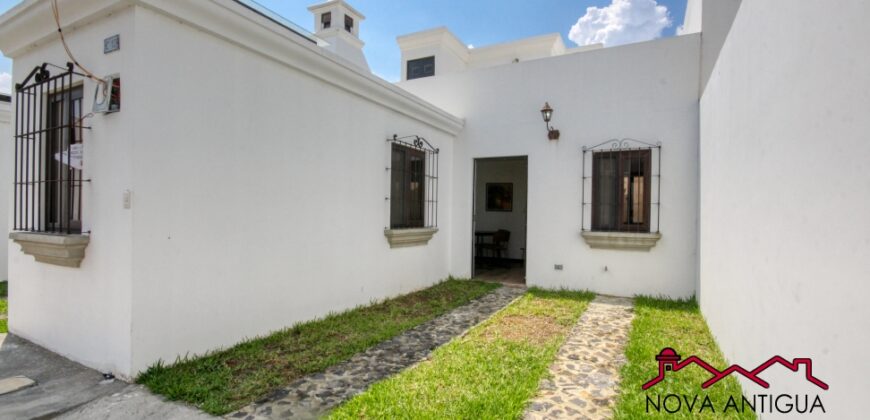 J137 – Casa en residencial en el area de Ciudad vieja