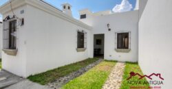 J137 – House in a residential area in Ciudad Vieja