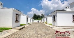 J137 – House in a residential area in Ciudad Vieja