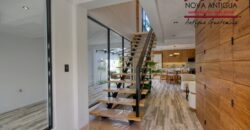 R32 – Beautiful house in residential Antigua Gardens