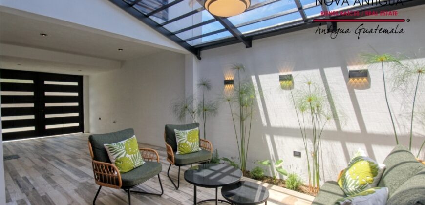 R32 – Bonita casa en residencial Antigua Gardens