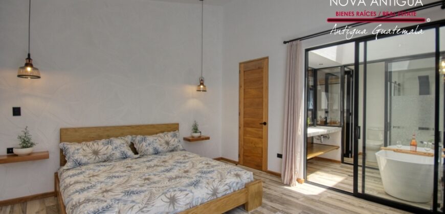 R32 – Bonita casa en residencial Antigua Gardens