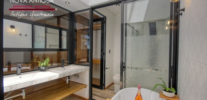 R32 – Bonita casa en residencial Antigua Gardens