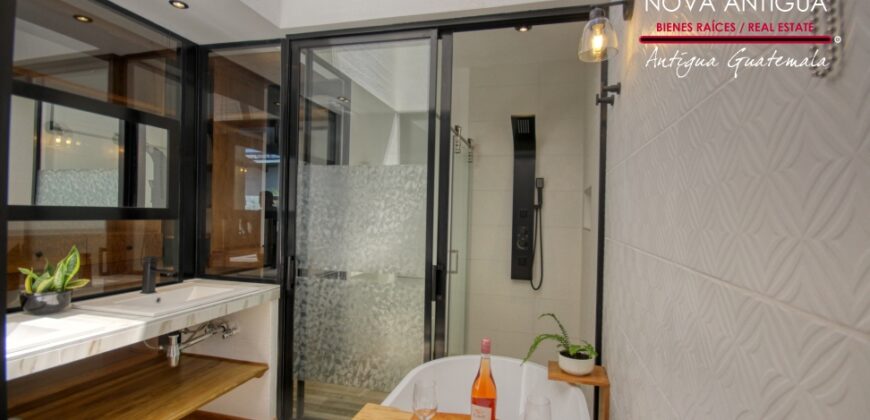 R32 – Bonita casa en residencial Antigua Gardens