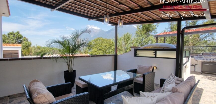 R32 – Beautiful house in residential Antigua Gardens