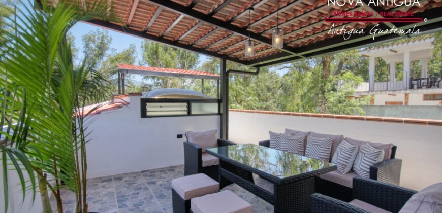 R32 – Beautiful house in residential Antigua Gardens