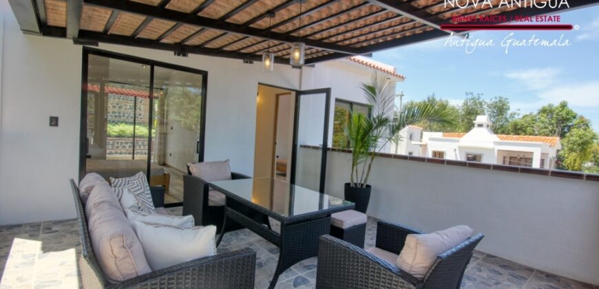 R32 – Beautiful house in residential Antigua Gardens