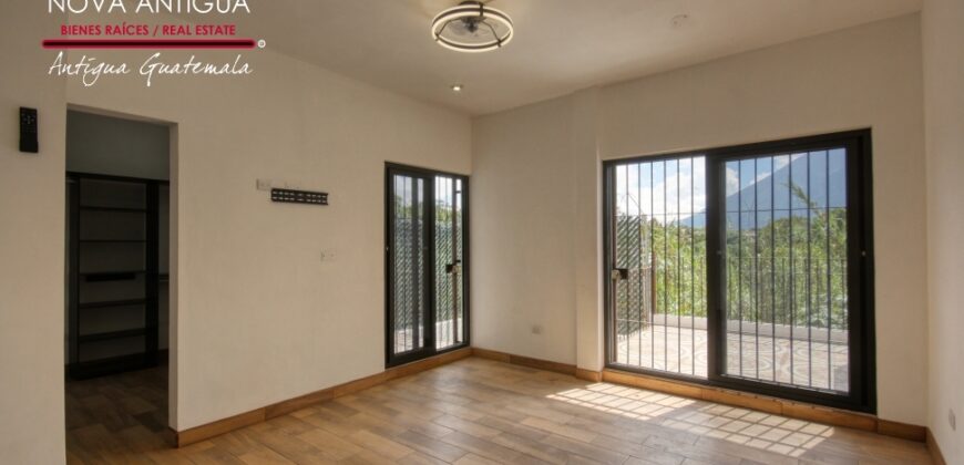 T108- Casa sin muebles en residencial San Miguel Buena Vista