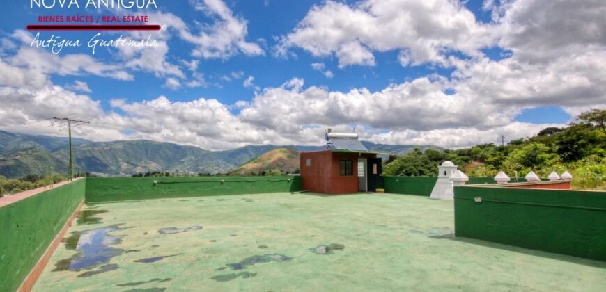 J135 – Casa en venta en Villas de Santiago.