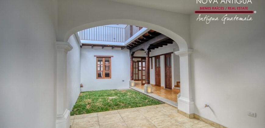 T49 – Casa en construccion dentro de condominio