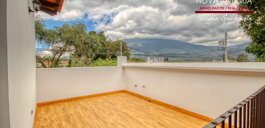 T49 – Casa en construccion dentro de condominio