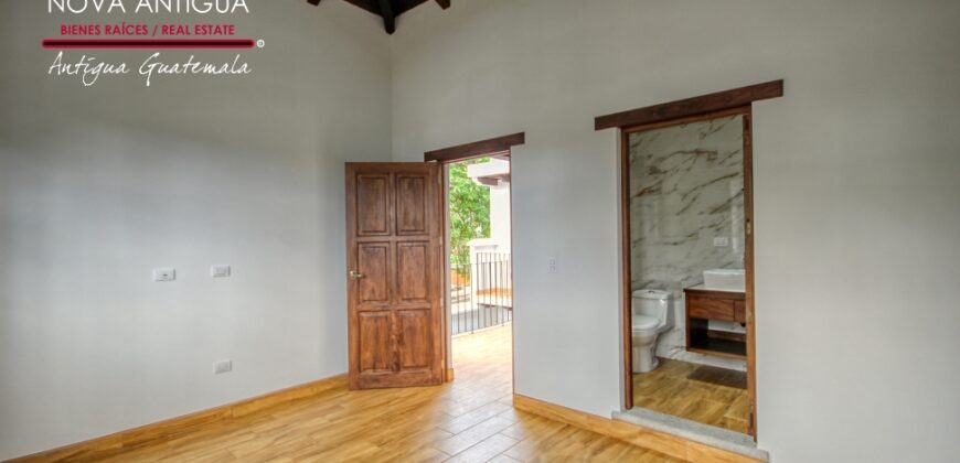T49 – Casa en construccion dentro de condominio