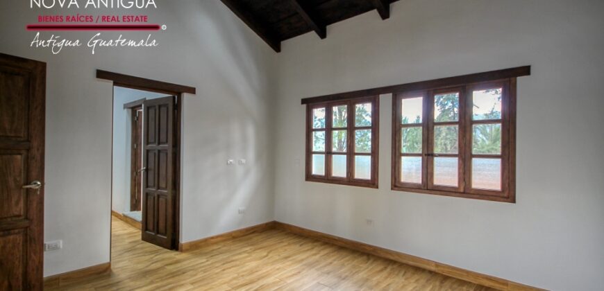 T49 – Casa en construccion dentro de condominio