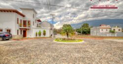 T49 – Casa en construccion dentro de condominio
