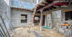 T49 – Casa en construccion dentro de condominio