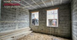T49 – Casa en construccion dentro de condominio