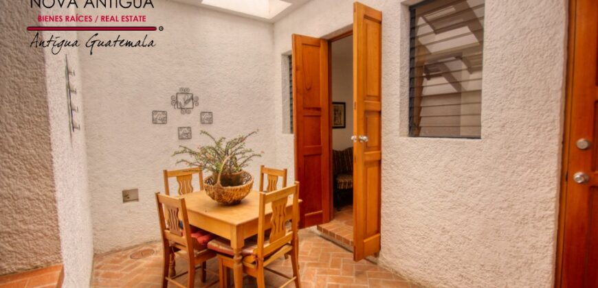 A4236 – Apartment in residential Jacarandas