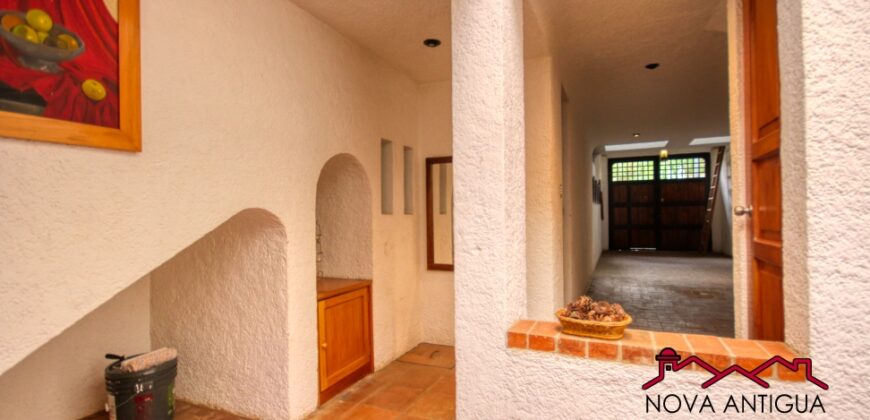 A4236 – Apartment in residential Jacarandas