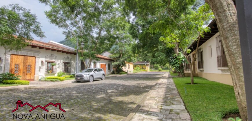 A4236 – Apartment in residential Jacarandas