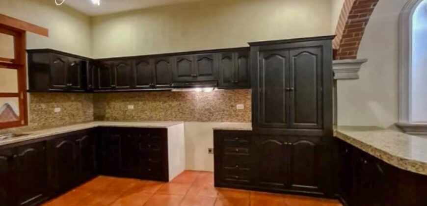 F489 – Casa en venta en residencial Bella Vista