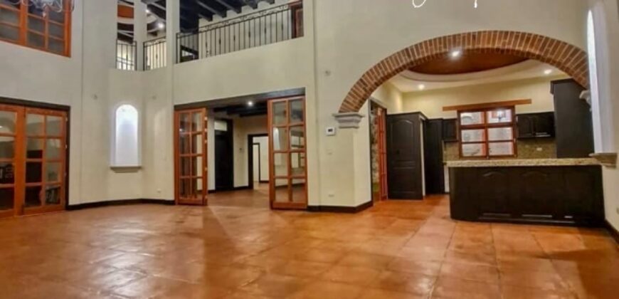 F489 – Casa en venta en residencial Bella Vista