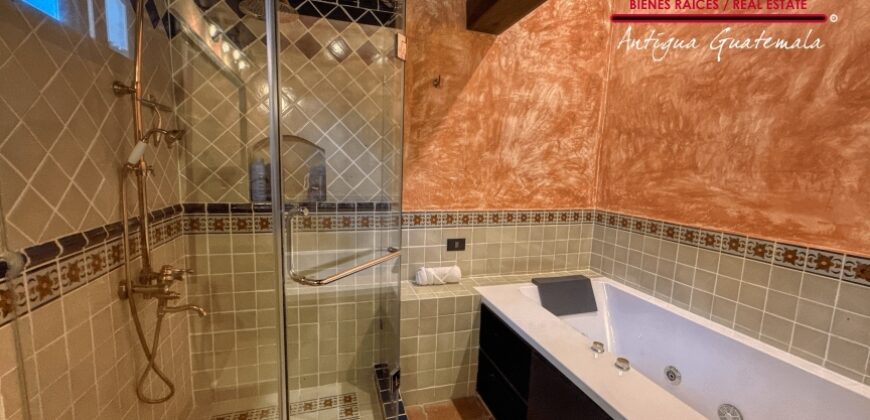 B149 – Casa en venta en residencial en el sector del Calvario