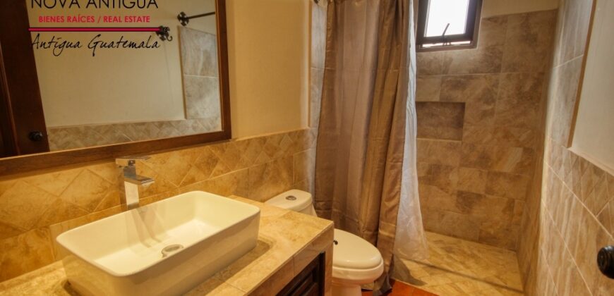 J138 – Bonita casa en renta en Cortijo las Flores