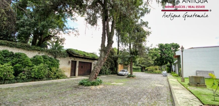 A4238 – Terreno en Venta en el casco de Antigua Guatemala