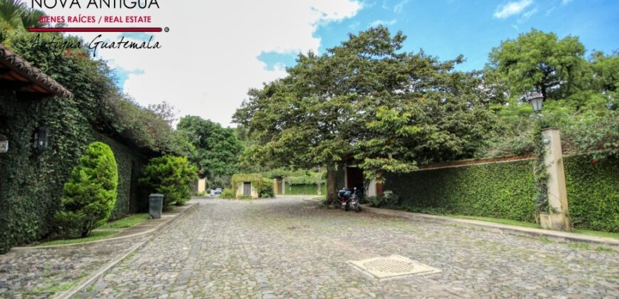 A4238 – Terreno en Venta en el casco de Antigua Guatemala