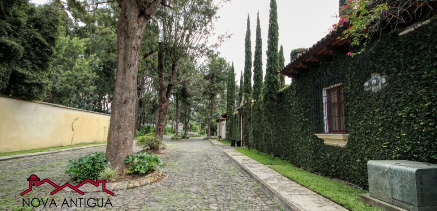 A4238 – Terreno en Venta en el casco de Antigua Guatemala
