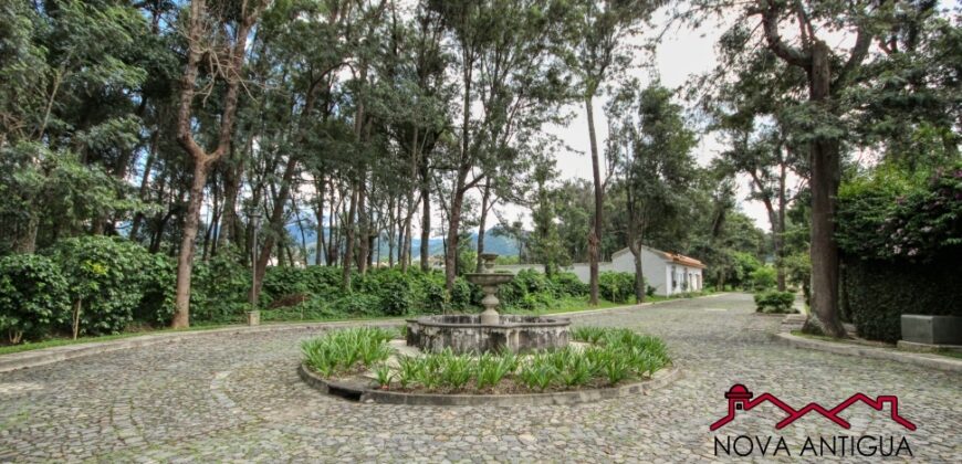 A4238 – Land for Sale in the Center of Antigua Guatemala