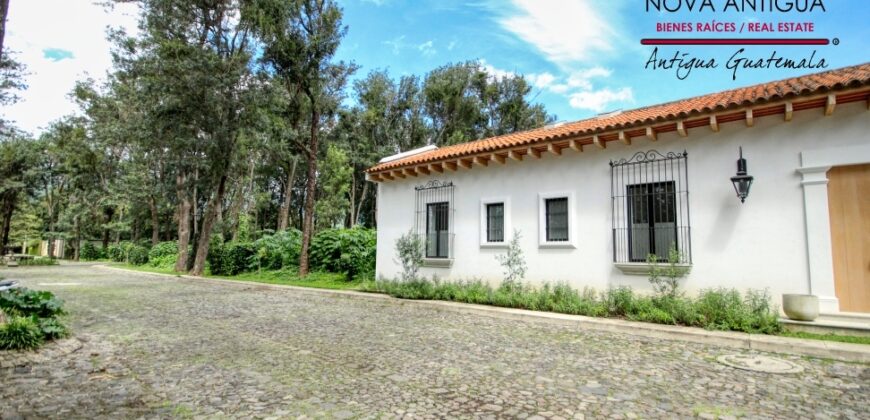 A4238 – Terreno en Venta en el casco de Antigua Guatemala