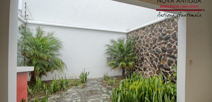 T109 – Cozy house in the Hacienda del Comendador residential area