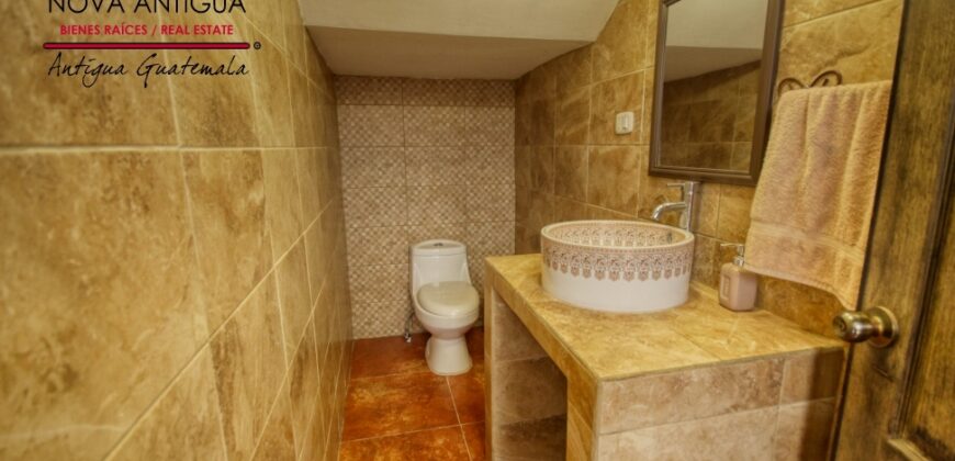 T109 – Cozy house in the Hacienda del Comendador residential area