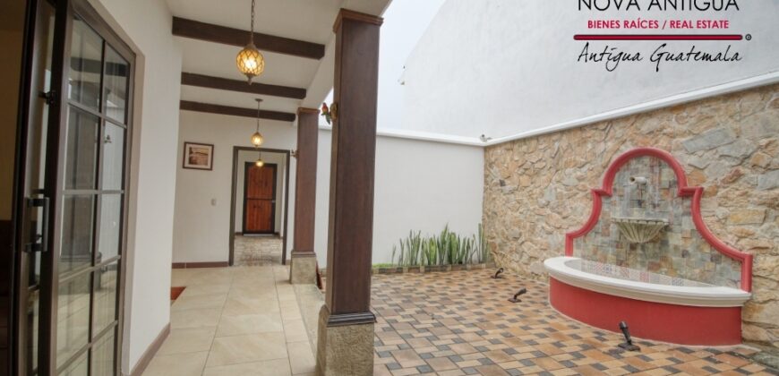 T109 – Cozy house in the Hacienda del Comendador residential area