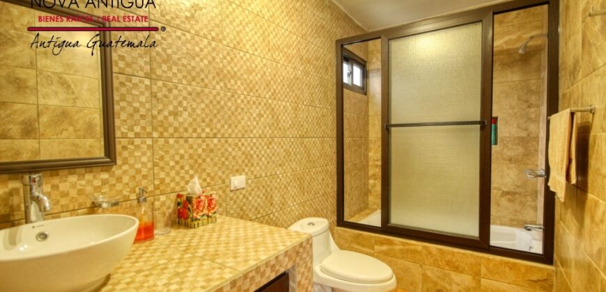 T109 – Cozy house in the Hacienda del Comendador residential area