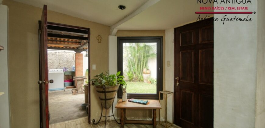 F364 – Casa fuera de condominio en el area de las Victorias, Jocotenango