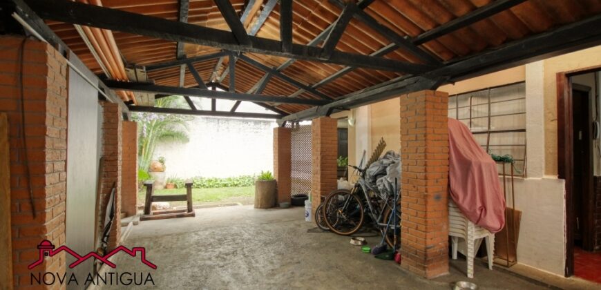 F364 – Casa fuera de condominio en el area de las Victorias, Jocotenango