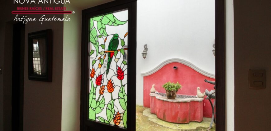 A4239 – Acogedor Loft en renta en el Centro de Antigua