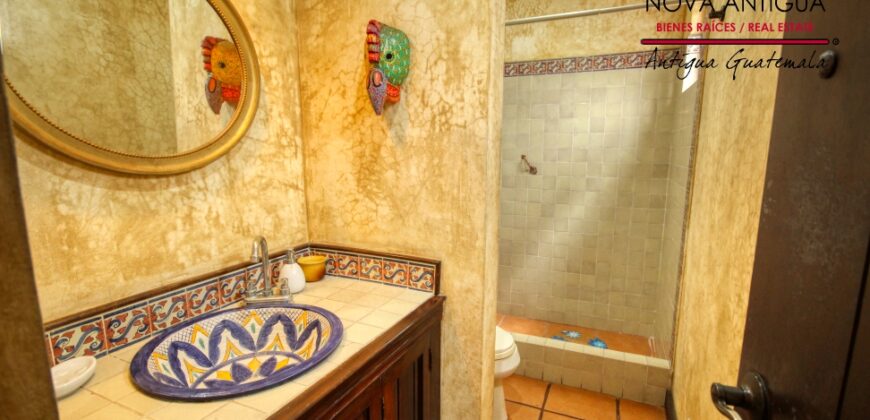 A4239 – Acogedor Loft en renta en el Centro de Antigua