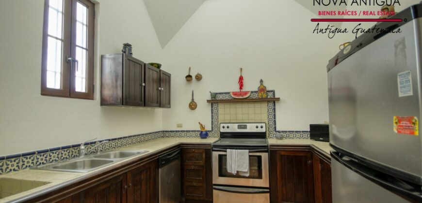 A4239 – Acogedor Loft en renta en el Centro de Antigua