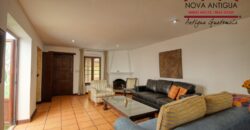 A4239 – Cozy Loft for Rent in Downtown Antigua