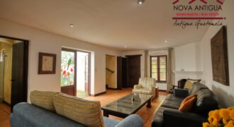 A4239 – Acogedor Loft en renta en el Centro de Antigua