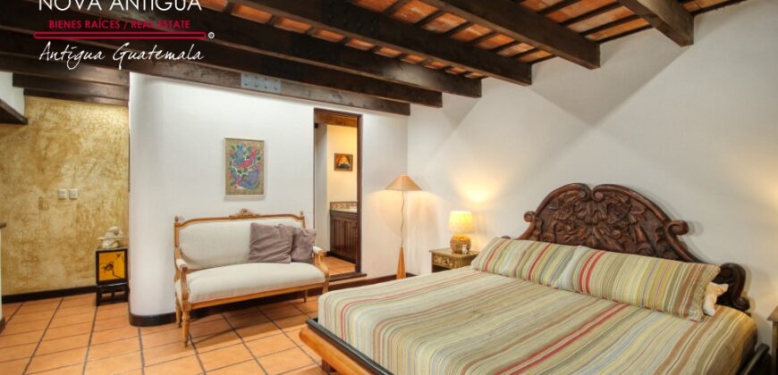 A4239 – Acogedor Loft en renta en el Centro de Antigua