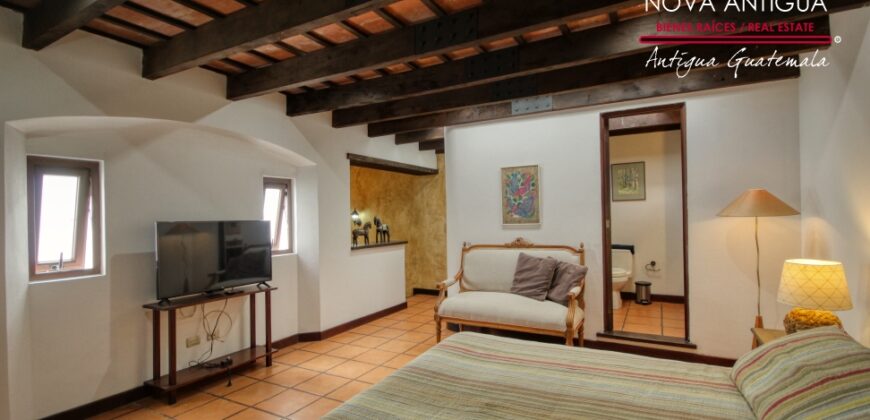 A4239 – Acogedor Loft en renta en el Centro de Antigua